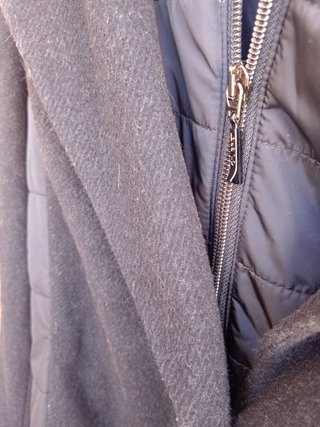 Elegante abrigo azul y gris