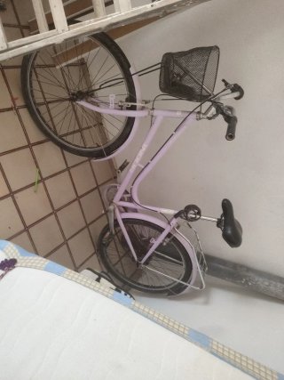Bicicleta Clásica Morada con Cesta