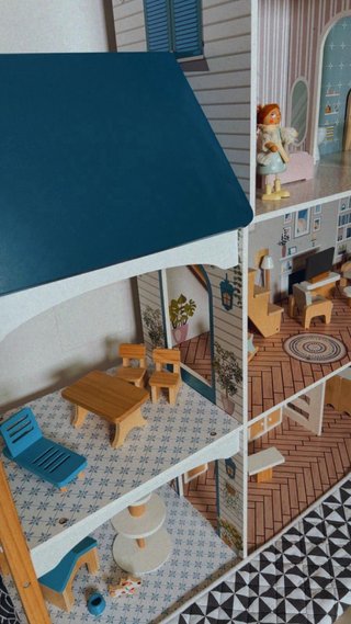 Casa de muñecas de madera