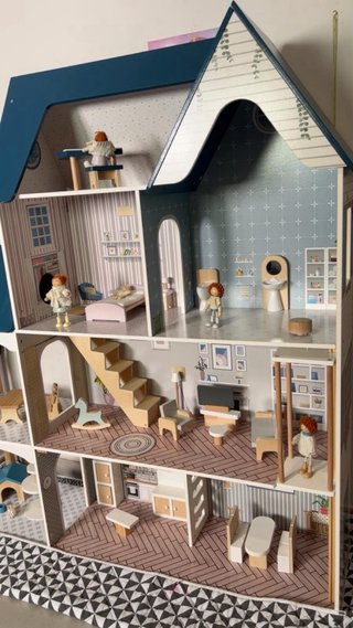 Casa de muñecas de madera