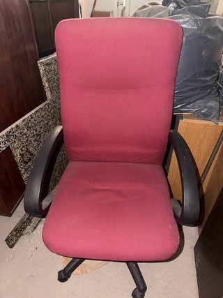 Sillón de oficina ergonómico rojo