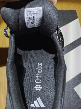 Zapatillas Adidas Negras y Plateadas