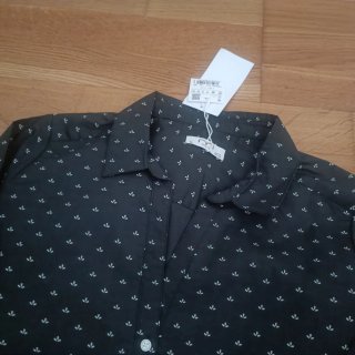 Camisa negra estampada