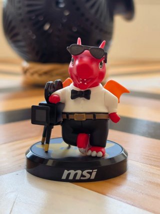 MSI Lucky - Hollywood Around The World