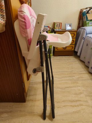Silla de comer para bebé con diseño de ositos.