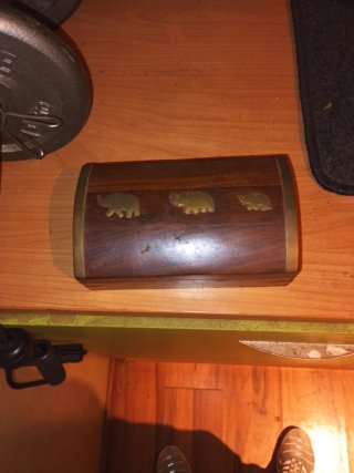 Baúl de madera y metal hecho a mano en india