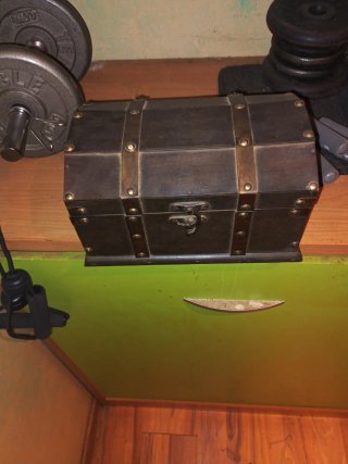 Baúl de madera y metal hecho a mano en india