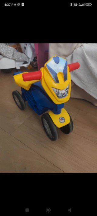 Moto corre pasillos para niños