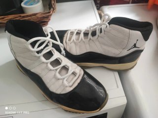 Zapatillas Jordan Beige y Blancas