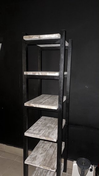 Estantería alta madera y metal