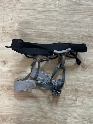 Arnés de escalada Petzl Corax gris