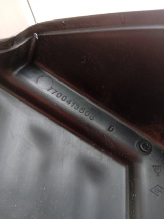 Tapa motor fusibles Renault Clio 2001