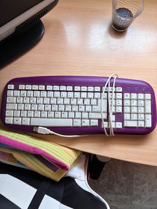 Monitor HannStar HU196 19” + Teclado USB Morado