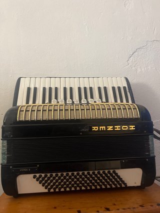 Acordeón hohner Vintage Negro y Dorado