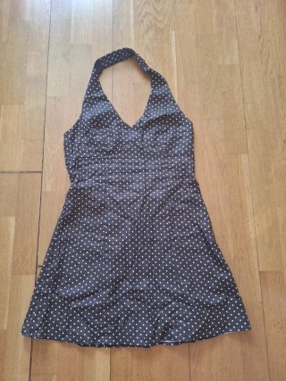 Vestido marrón de lunares