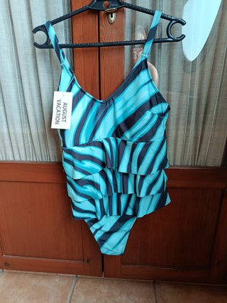 Bañador con volantes y estampado cebra