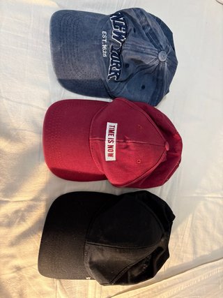 Pack 3 Gorras (Negra, Azul, Roja)