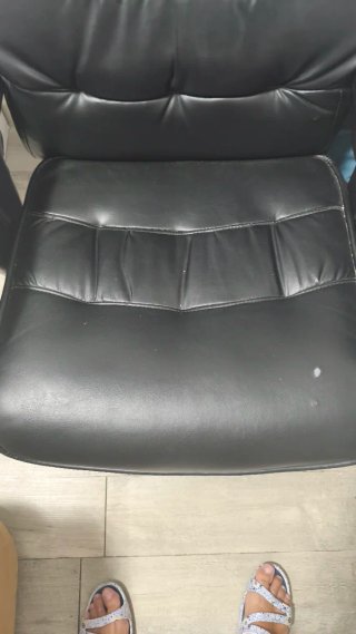 Sillón polipiel reclinable y masajeador negro