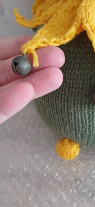 Muñeco de lana hecho a mano