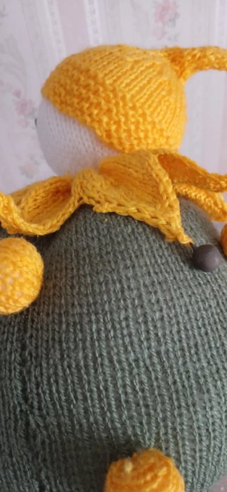 Muñeco de lana hecho a mano