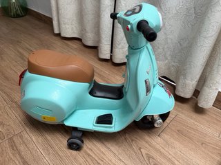 Moto Eléctrica infantil Vespa 6V Azul y Marrón