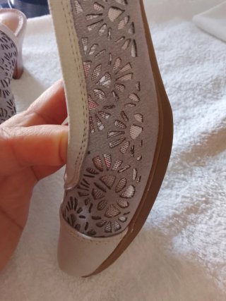 Zapatos Slingback Beige y Plateados