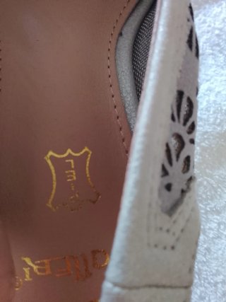 Zapatos Slingback Beige y Plateados