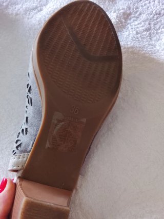 Zapatos Slingback Beige y Plateados
