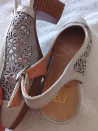 Zapatos Slingback Beige y Plateados