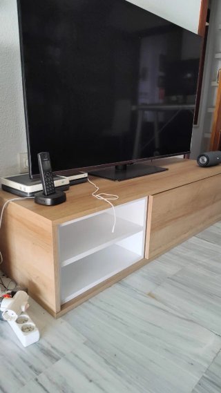 Mueble TV madera y blanco