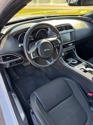 Jaguar XE 2017