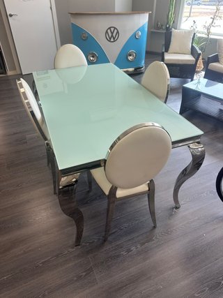 Mesa Cristal y 4 Sillas Cromadas