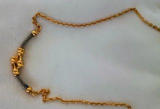 Gargantilla y pendientes chapados en oro