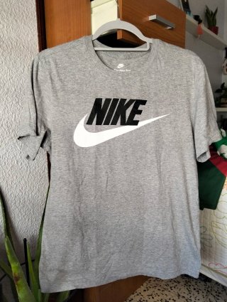 Camiseta Nike Talla S Gris