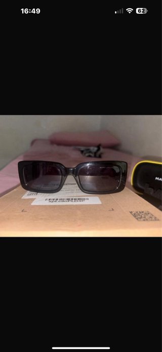 Occhiali Marc Jacobs neri con custodia gialla