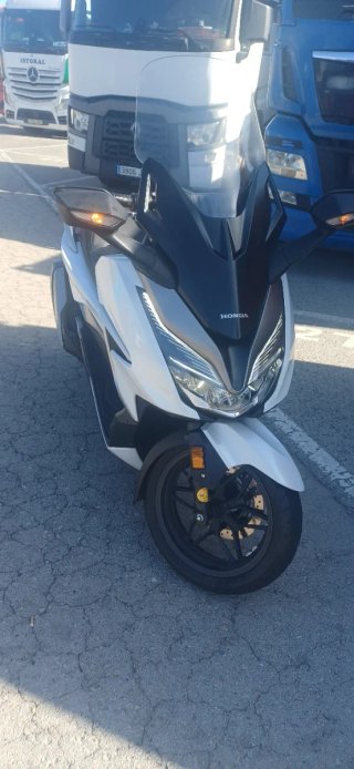 Honda Forza 350 Blanca