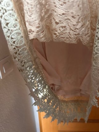 Vestido de encaje beige