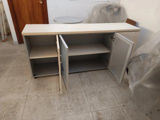 Mesa de oficina con cajoneras