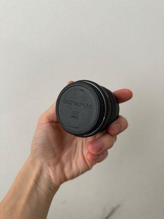 Olympus 25mm 1:1.8 + Filtro UV Fujimi