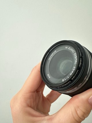 Olympus 25mm 1:1.8 + Filtro UV Fujimi