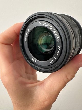 Olympus 25mm 1:1.8 + Filtro UV Fujimi