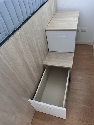 Cama alta con almacenaje y cajones como escalera