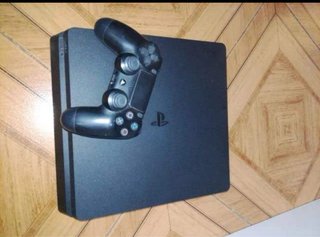 PS4 Slim 500GB + Mando + FIFA 21 + GTA 5