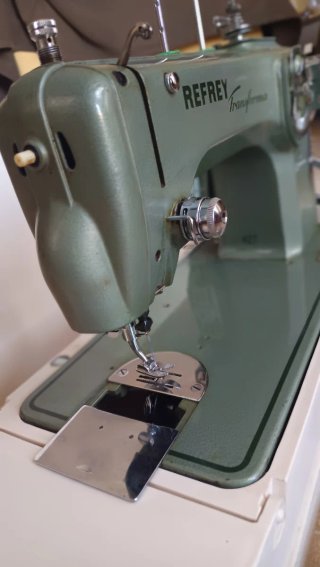 Máquina de coser Refrey Transforma 427