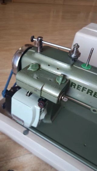 Máquina de coser Refrey Transforma 427