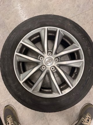 Llantas Infiniti Q50 originales con neumáticos 50%