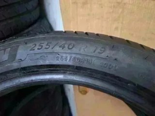 255 40 R19 100Y Michelin - 1 neumático +75%