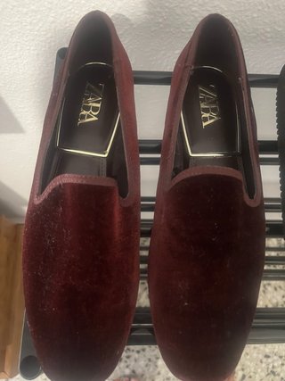 Zapatos de terciopelo granate Zara