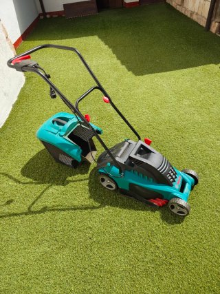 Cortacésped Bosch Rotak 34cm 1300W