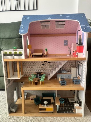 Casa de muñecas de madera